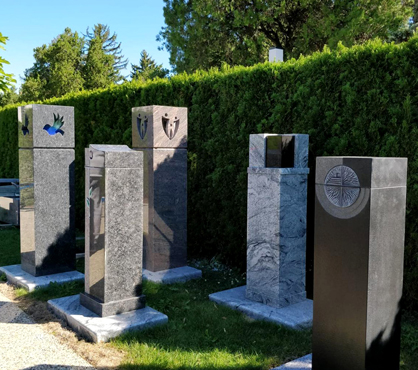 Steelen, Urnengräber, Urnenplatten